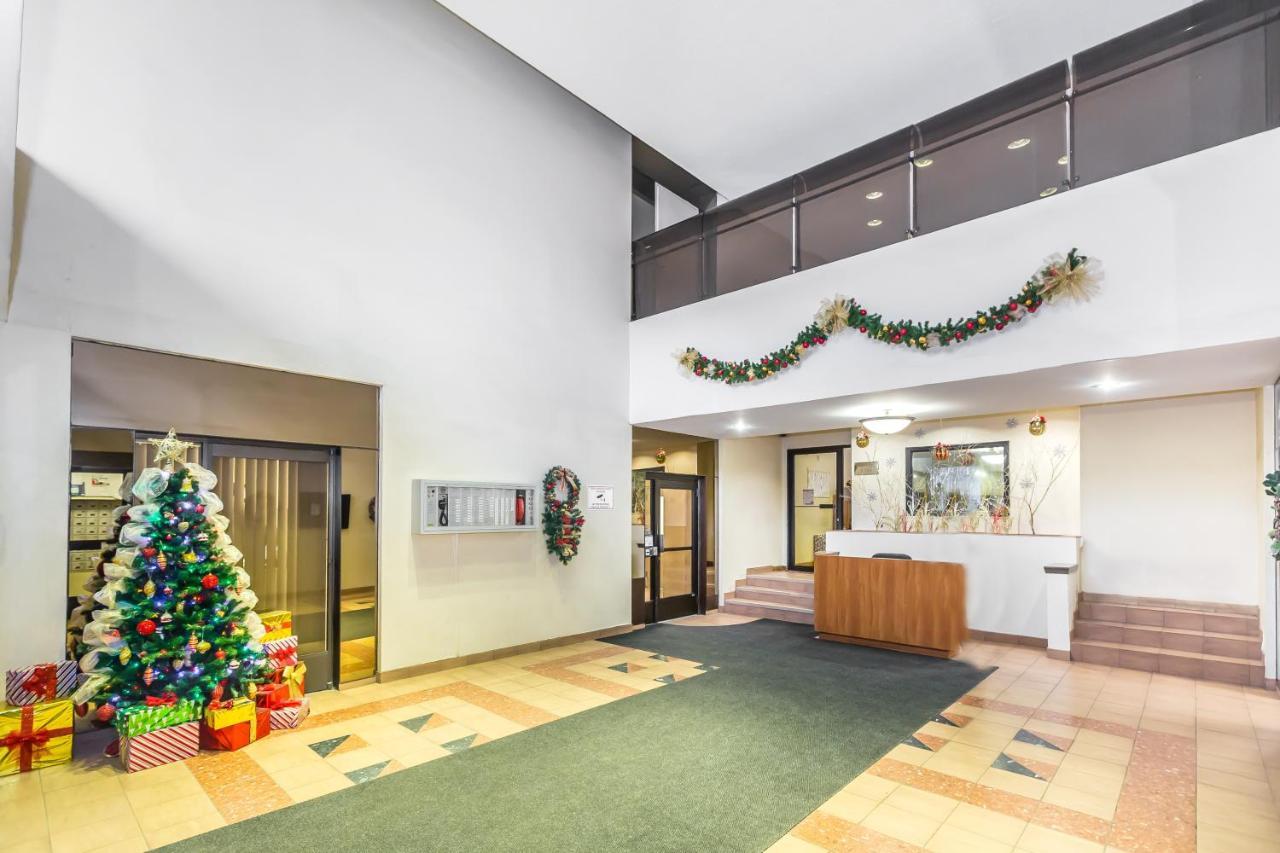 Toronto Furnished Living-Gerard Apartment Luaran gambar